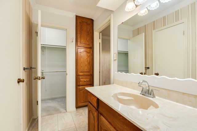 712 Browning Street, Angleton, TX 77515