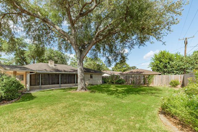 712 Browning Street, Angleton, TX 77515