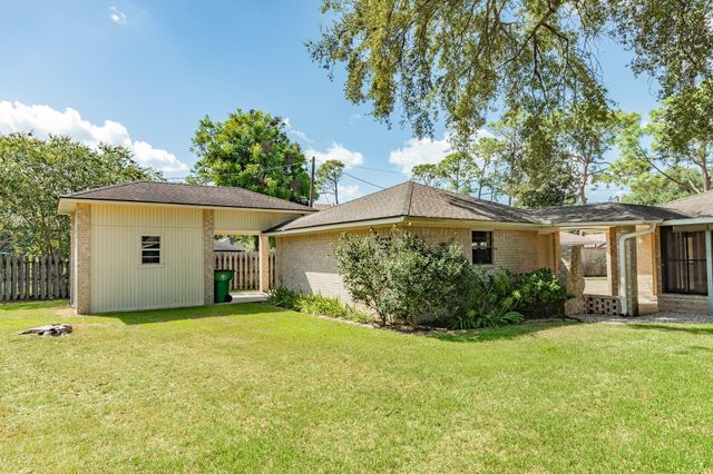 712 Browning Street, Angleton, TX 77515