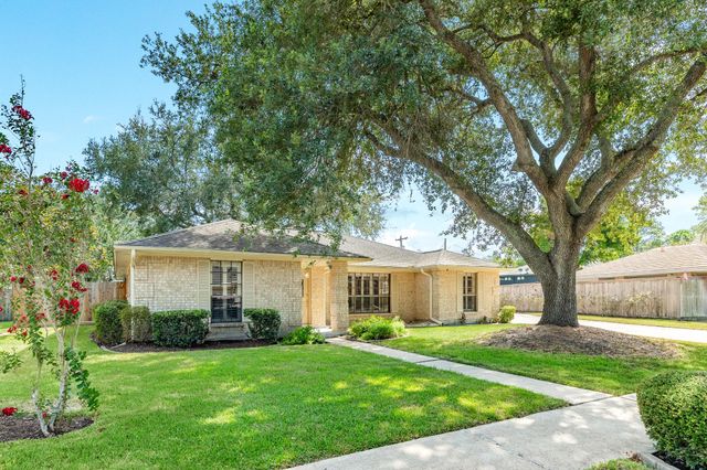712 Browning Street, Angleton, TX 77515