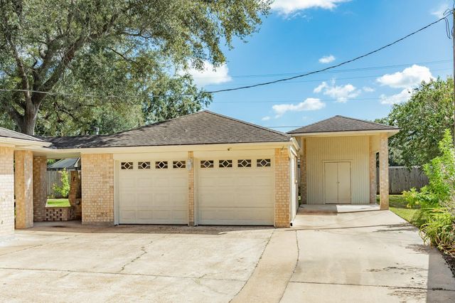 712 Browning Street, Angleton, TX 77515