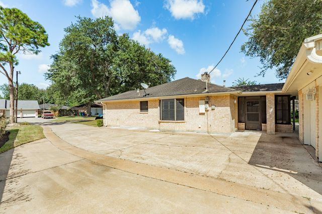 712 Browning Street, Angleton, TX 77515