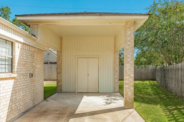 712 Browning Street, Angleton, TX 77515
