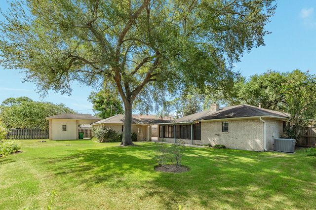712 Browning Street, Angleton, TX 77515
