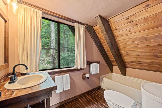 303 JORDAN HOLLOW RD, Stanley, VA 22851