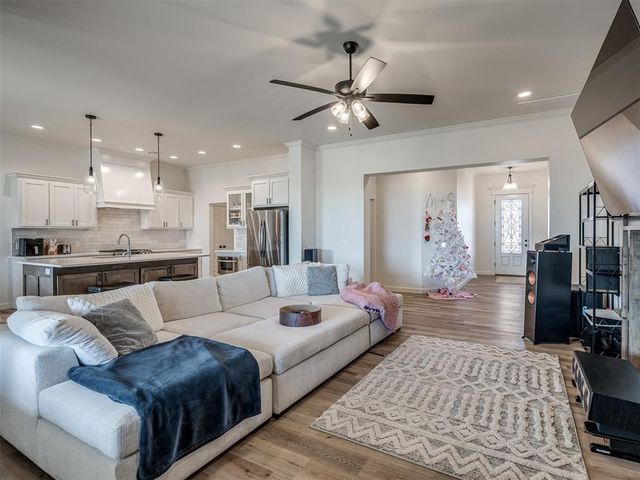 2640 Sunset Court, Guthrie, OK 73044