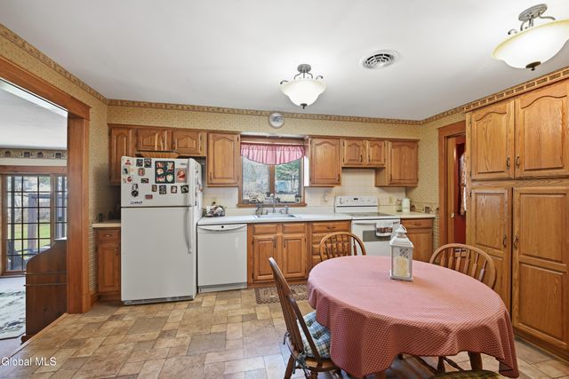 14 Leonard Drive, Colonie, NY 12309