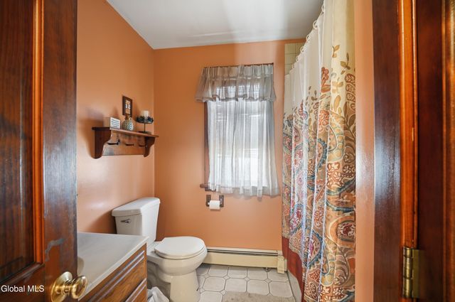 14 Leonard Drive, Colonie, NY 12309