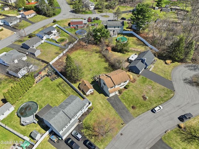 14 Leonard Drive, Colonie, NY 12309