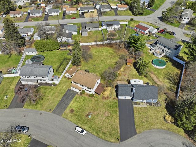 14 Leonard Drive, Colonie, NY 12309