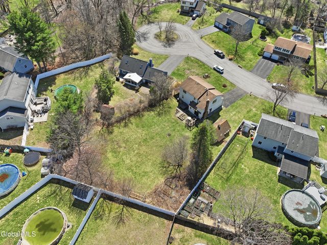 14 Leonard Drive, Colonie, NY 12309