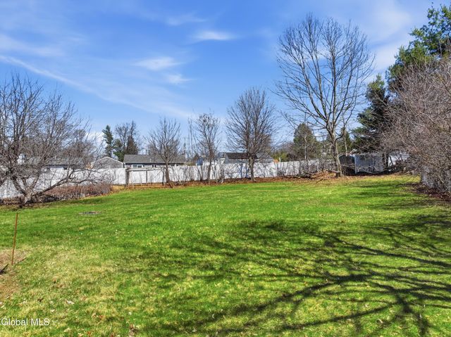 14 Leonard Drive, Colonie, NY 12309