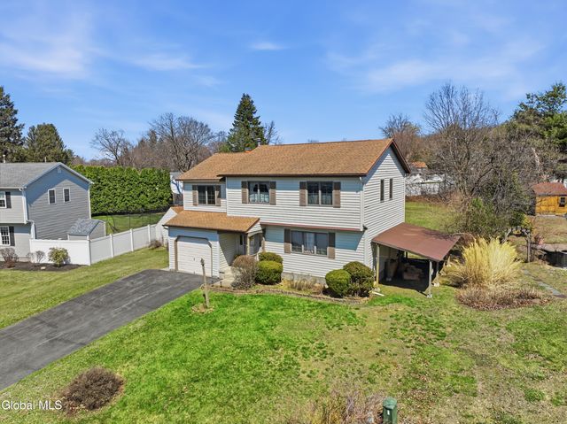 14 Leonard Drive, Colonie, NY 12309