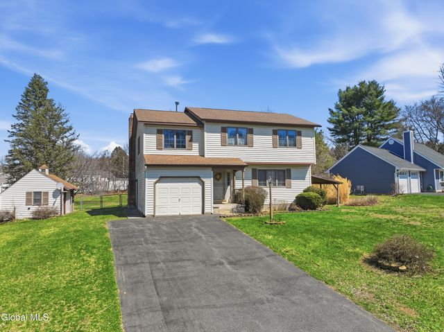 14 Leonard Drive, Colonie, NY 12309