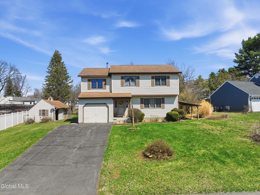 14 Leonard Drive, Colonie, NY 12309