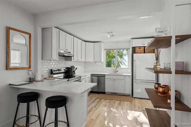 610 E Farnum Avenue, Royal Oak, MI 48067