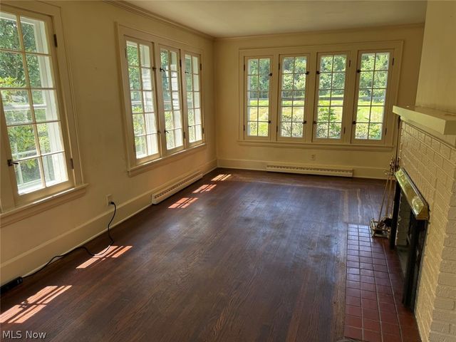 950 Merriman Road, Akron, OH 44303