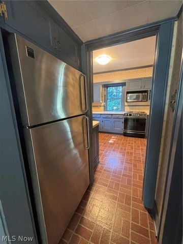 950 Merriman Road, Akron, OH 44303