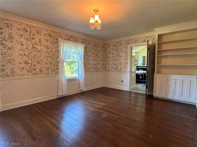 950 Merriman Road, Akron, OH 44303