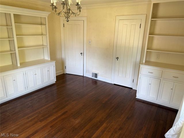 950 Merriman Road, Akron, OH 44303