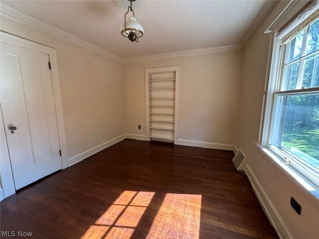 950 Merriman Road, Akron, OH 44303