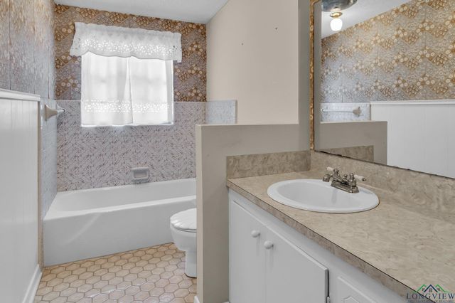 1800 Cardinal St, Longview, TX 75601