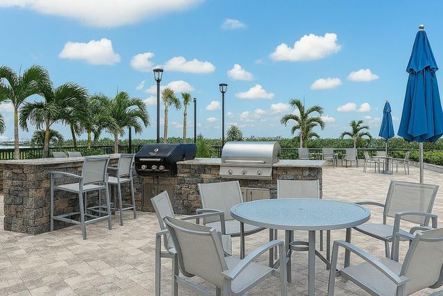 3800 Hillcrest Drive 1219, Hollywood, FL 33021