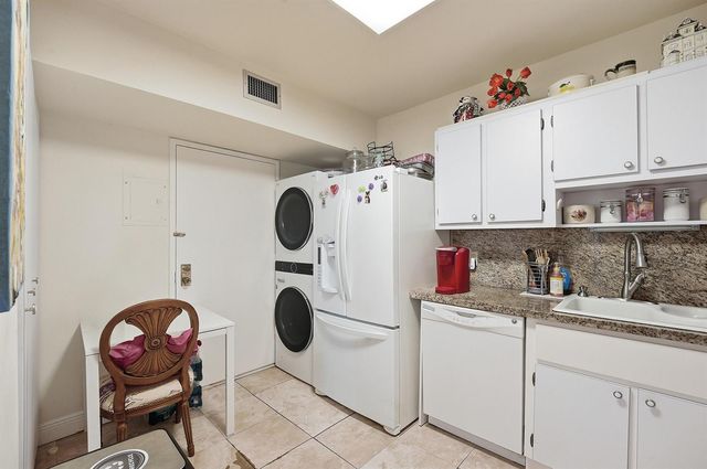 3800 Hillcrest Drive 1219, Hollywood, FL 33021