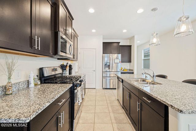 11295 S Weismann Drive, Vail, AZ 85641