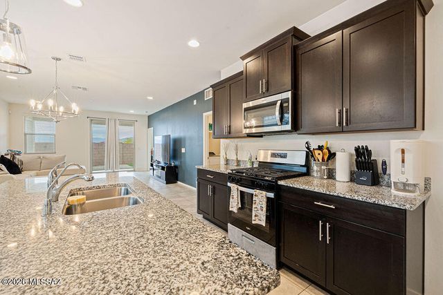 11295 S Weismann Drive, Vail, AZ 85641