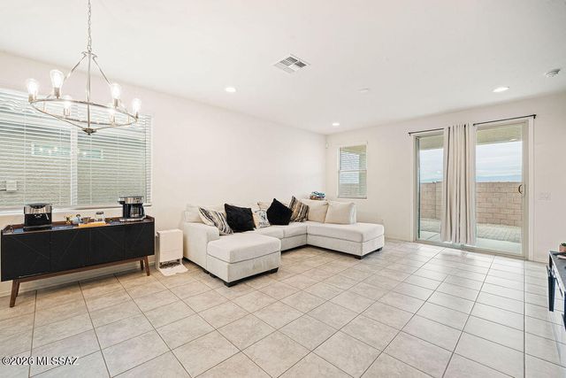 11295 S Weismann Drive, Vail, AZ 85641