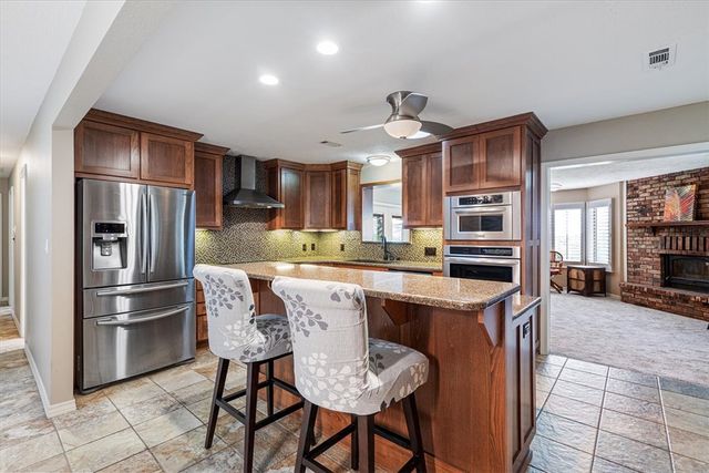 139 Holiday Island Drive, Holiday Island, AR 72631