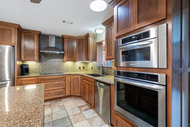 139 Holiday Island Drive, Holiday Island, AR 72631