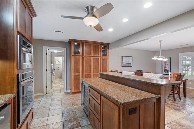 139 Holiday Island Drive, Holiday Island, AR 72631