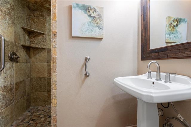 139 Holiday Island Drive, Holiday Island, AR 72631