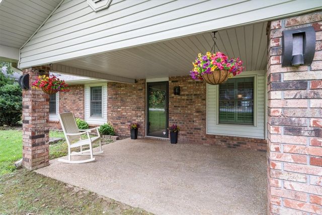 139 Holiday Island Drive, Holiday Island, AR 72631