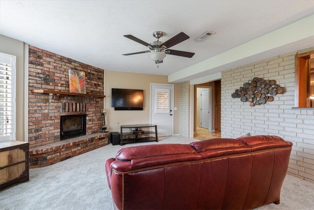 139 Holiday Island Drive, Holiday Island, AR 72631