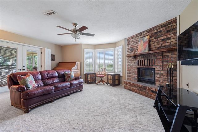 139 Holiday Island Drive, Holiday Island, AR 72631