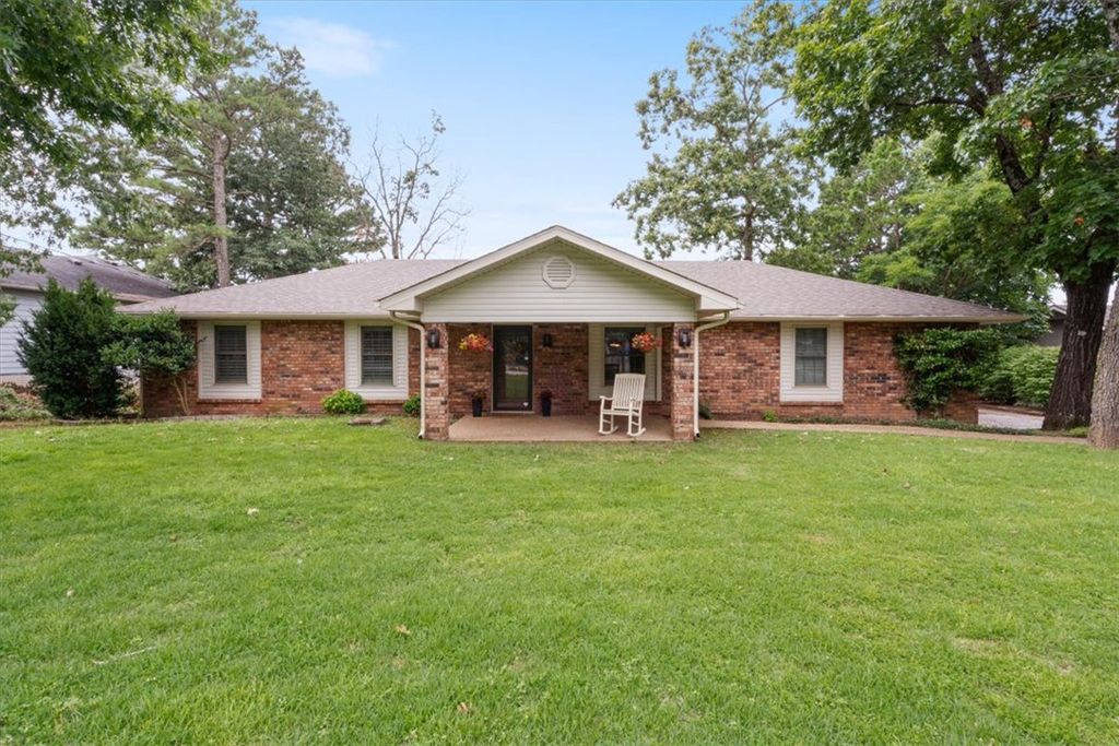 139 Holiday Island Drive, Holiday Island, AR 72631