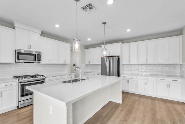 10501 Tavoras Ct, Elk Grove, CA 95757