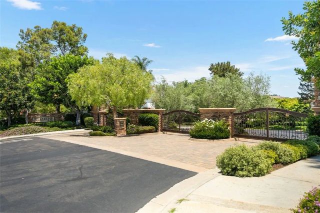 2 MIRADOR, Irvine, CA 92612