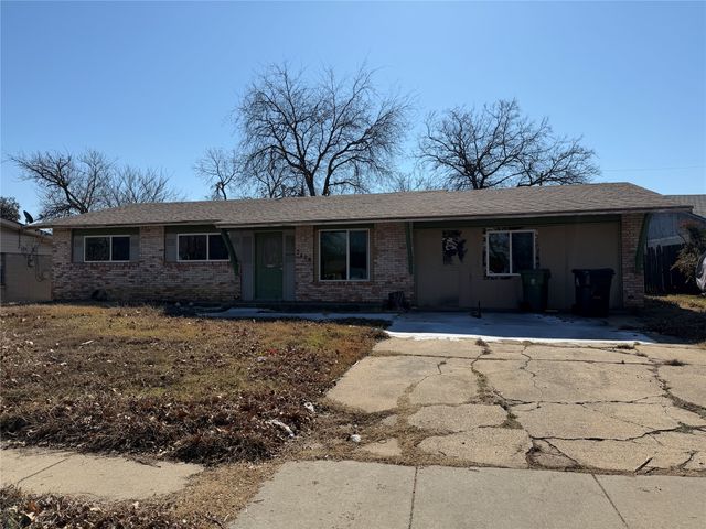 2408 Skylark Drive, Arlington, TX 76010