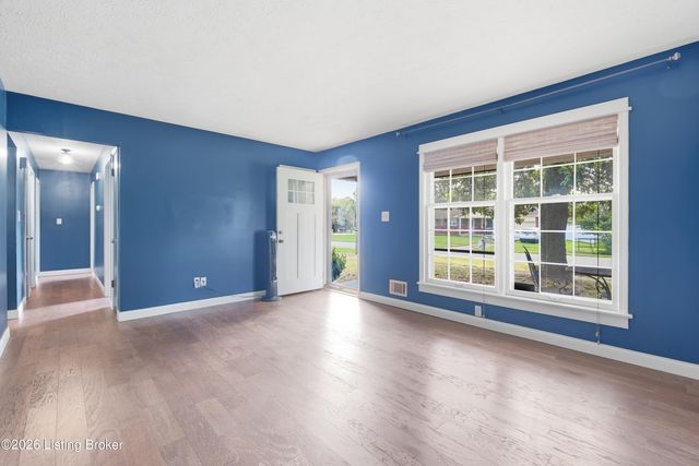 6502 Cady Dr, Louisville, KY 40258