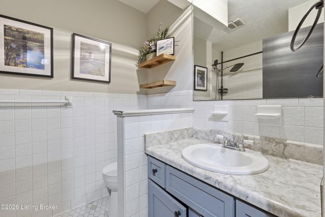 6502 Cady Dr, Louisville, KY 40258