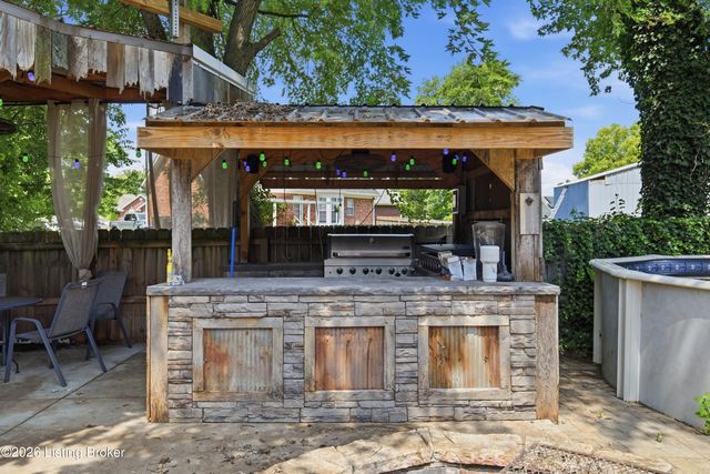 6502 Cady Dr, Louisville, KY 40258