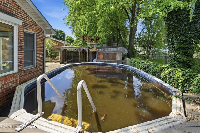 6502 Cady Dr, Louisville, KY 40258