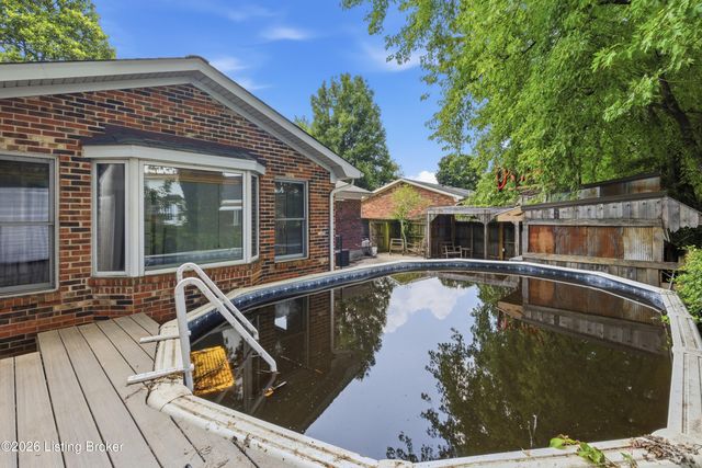 6502 Cady Dr, Louisville, KY 40258