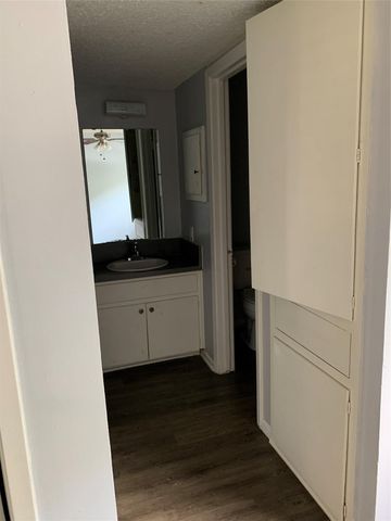 820 Houston ST 101, Austin, TX 78756