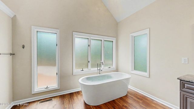 10704 High Grove Pl, Louisville, KY 40223