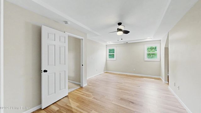 10704 High Grove Pl, Louisville, KY 40223